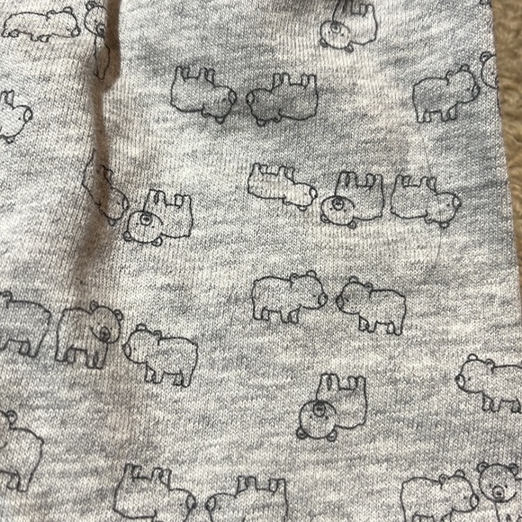 Infant gray sweat pant suit with little pigs - Picture 4 of 5
